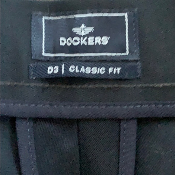 Men’s Classic Fit Dockers - Picture 3 of 4